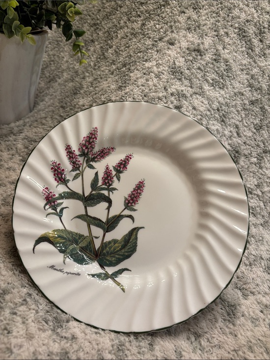 Royal Patrician Other - Royal Patrician Fine Bone China Pink Botanical Serve Dish England NWT 8”